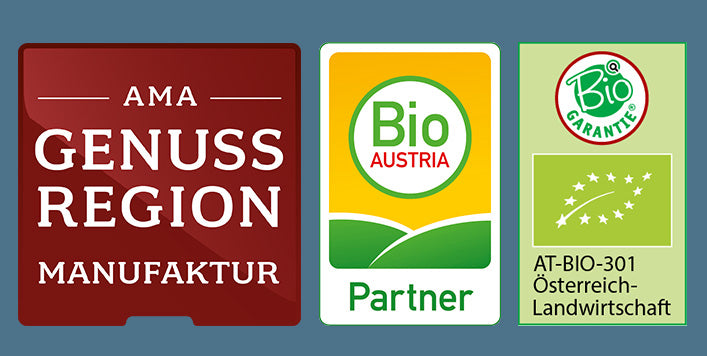 Logos von BIO AUSTRIA, AMA Genuss Region und Bio-Kontrollstelle.
