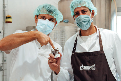 Thomas Gigl (Ehrenwort) und Karl Severin Traugott (Genusskoarl) präsentieren die Teriyaki-Mischung
